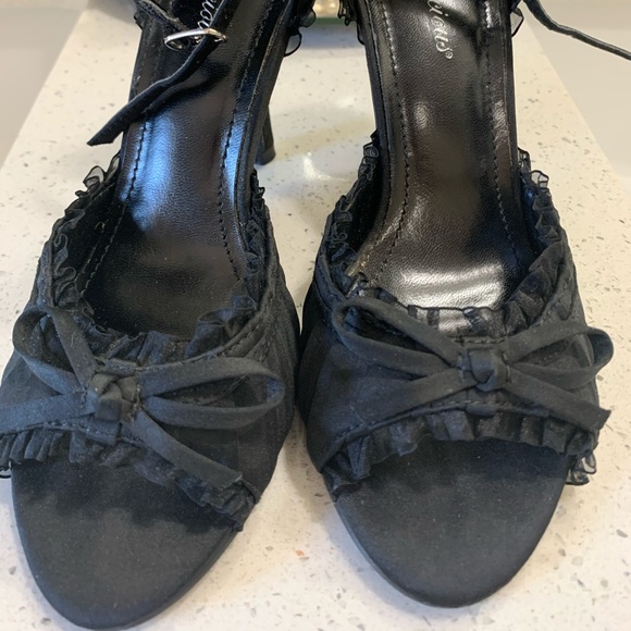 Black satin heels - Picture 4 of 4